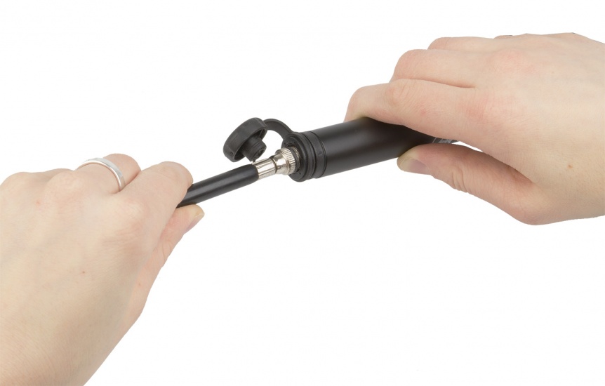 M-Wave Mini-Handpumpe FlexTube schwarz, aus Aluminium, für FV/AV/DV Ventile, bis ca. 6 bar